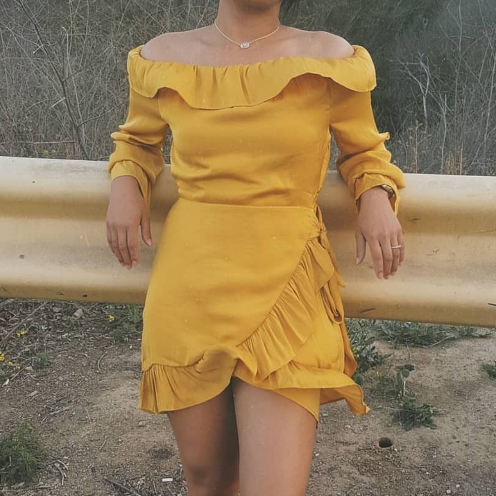 Yellow off the shoulder dress  💛